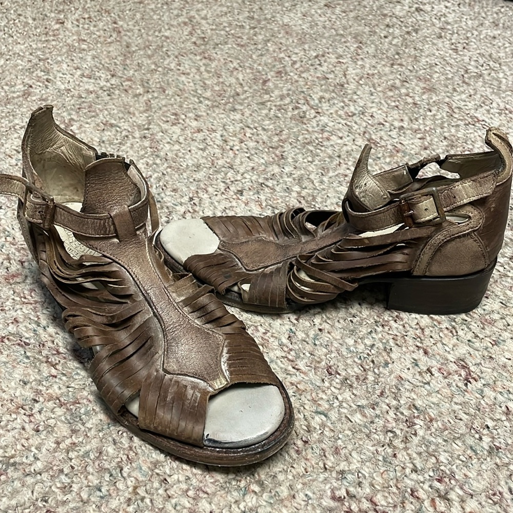 Freebird Arrow sandal